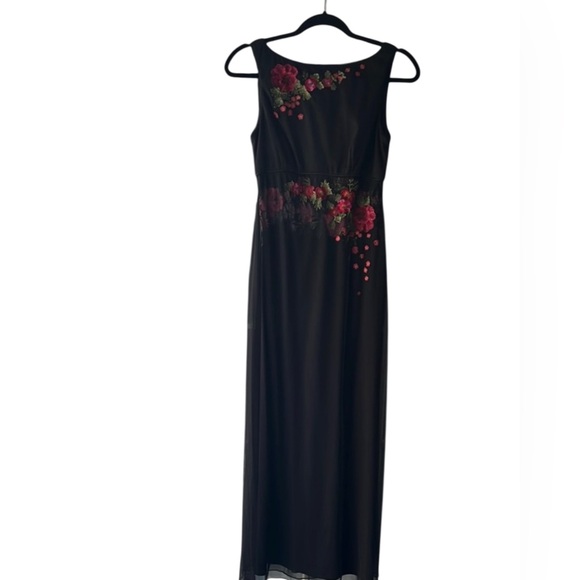 Adrianna Papell Evening Black and Red Sleeveless Beaded Floral Gown Size 6P EUC - Picture 4 of 12